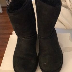 Black used Ugg’s